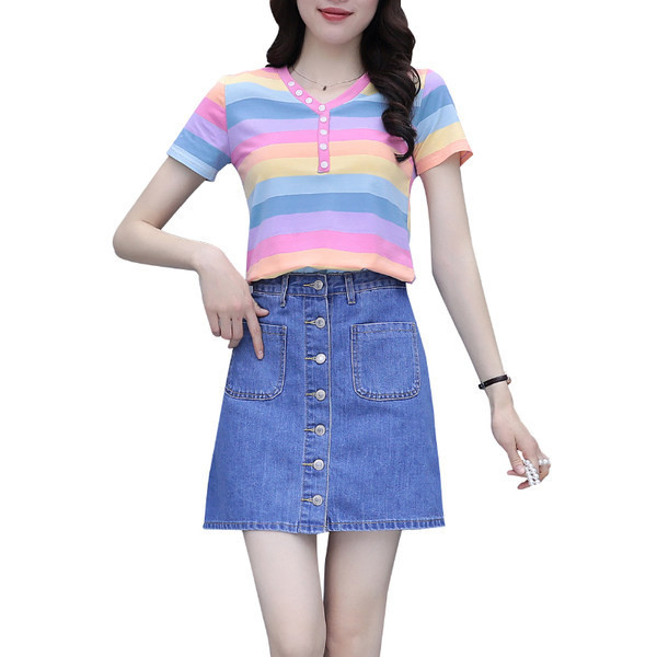 Ženski dnevni set primjeren za ljeto s gumbima