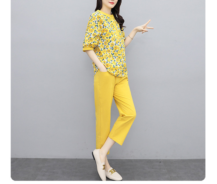 Ženski pamučni komplet - bluza sa cvjetnim uzorkom i hlače