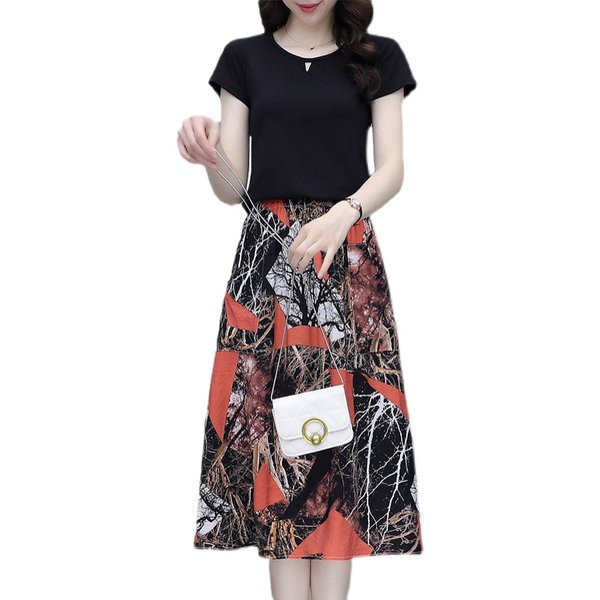 Sieviešu komplekts no divām daļām - blūze un svārki ar kabatām