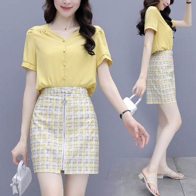 Ženski komplet sa patentnim zatvaračem i dugmićima u dvije boje