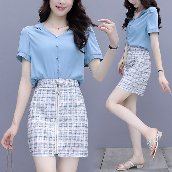 Ženski komplet sa patentnim zatvaračem i dugmićima u dvije boje