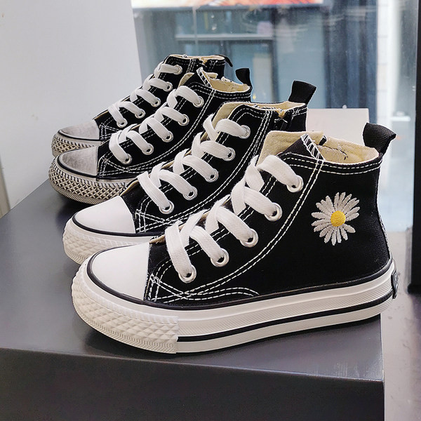 Dječje tenisice za djevojčice s ravnim potplatom i vezom tratinčice