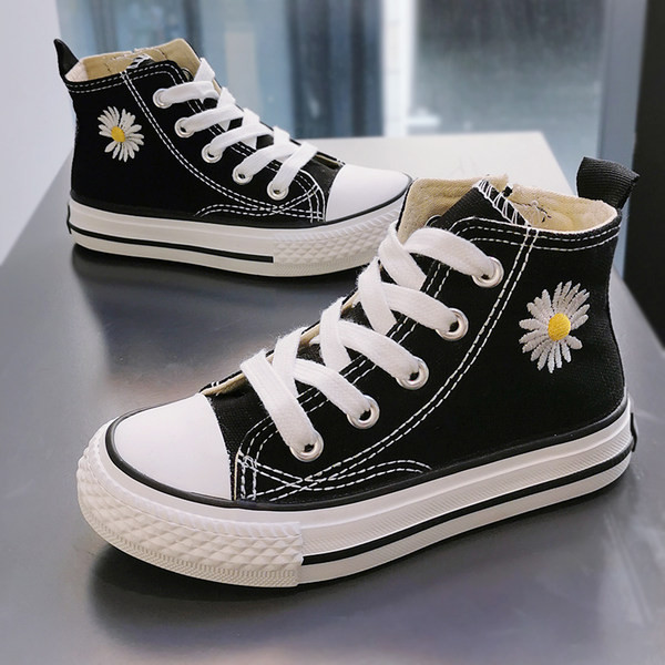 Dječje tenisice za djevojčice s ravnim potplatom i vezom tratinčice