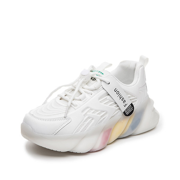 Novi model dječjih tenisica s natpisom i pertlama u bijeloj boji