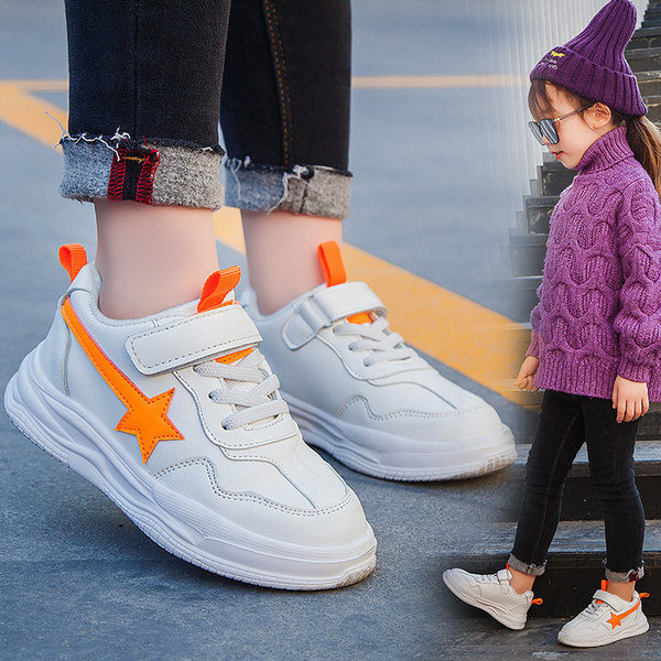 Bērnu modernas kedas ar uzlīmēm un saitēm ar plakanu zoli