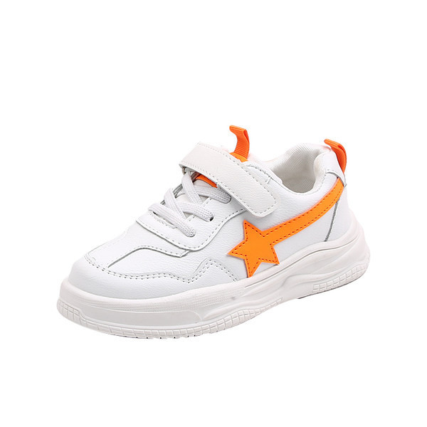 Bērnu modernas kedas ar uzlīmēm un saitēm ar plakanu zoli