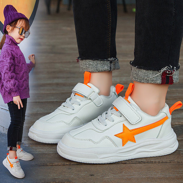 Bērnu modernas kedas ar uzlīmēm un saitēm ar plakanu zoli