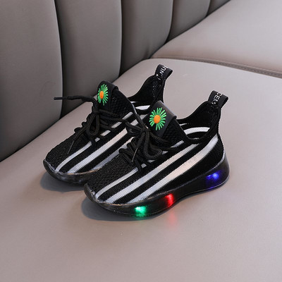 Dječje tenisice s tekstilnim vezom u četiri boje