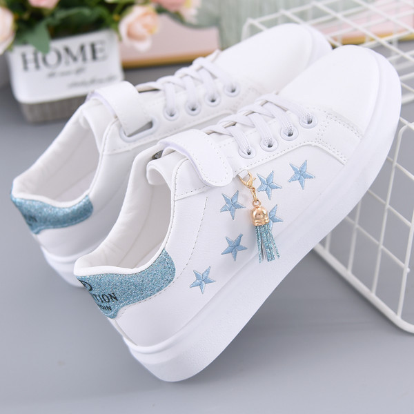 Dov model dječjih tenisica za djevojčice s vezom i resicama