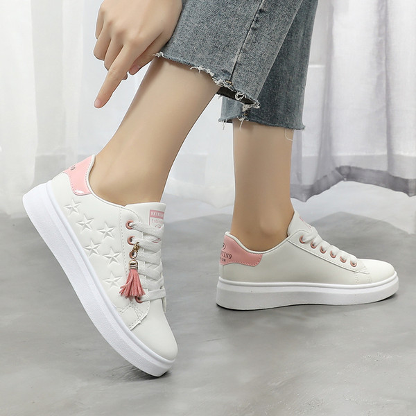 Jauns balto kedu modelis meitenēm ar saitēm un pušķi