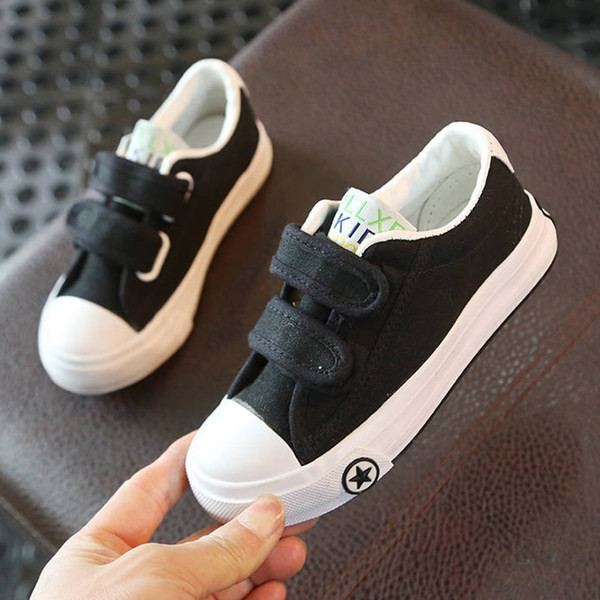 Bērnu kedas meitenēm un zēniem ar plakanu zoli - divi modeļi