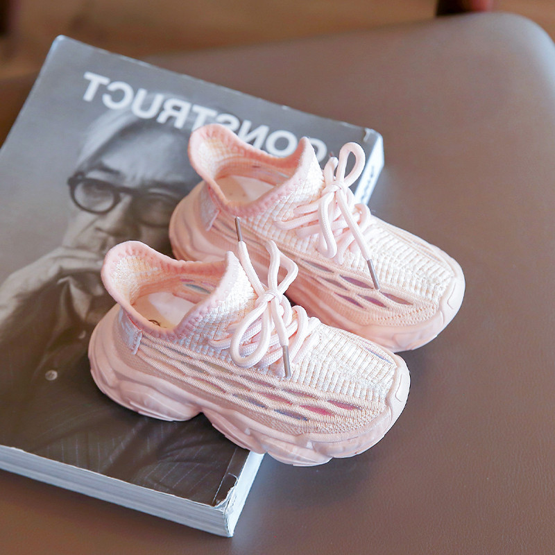 Tekstila kedas ar mežģīnēm un raupju zoli meitenēm