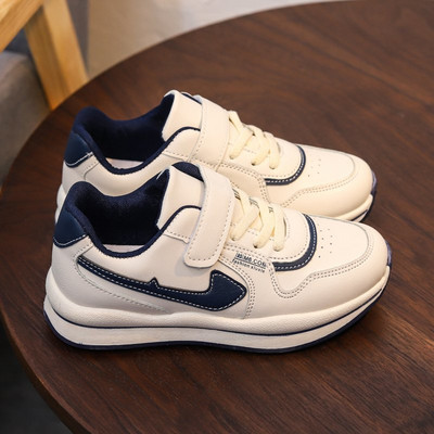 Dječje tenisice od eko kože s vezom i sjajnim efektom