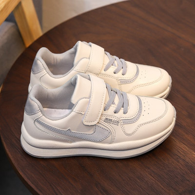 Dječje tenisice od eko kože s vezom i sjajnim efektom