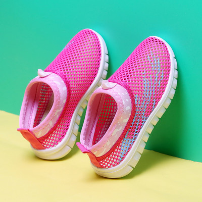 Vaikiški laisvalaikio tinkliniai batai su kelių spalvų lipduku