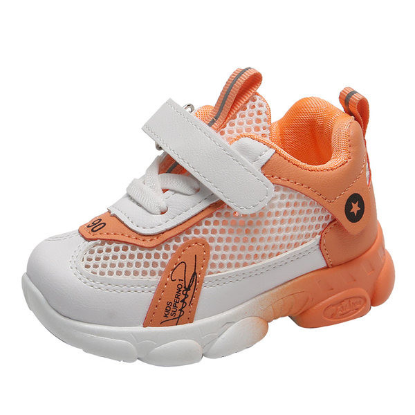 Novi model proljetnih dječjih tenisica sa naljepnicom u tri boje