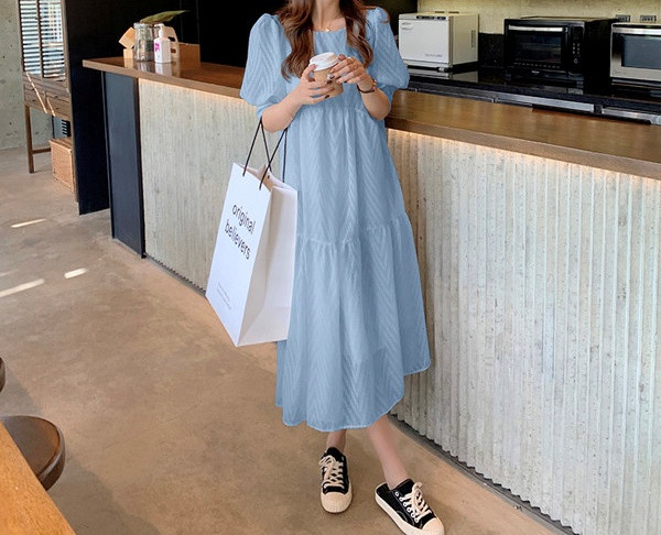 Moderan model haljine s ovalnim izrezom za trudnice