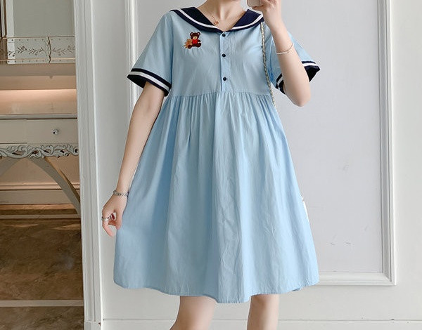 Moderns sieviešu kleitas īss modelis ar pogām grūtniecēm