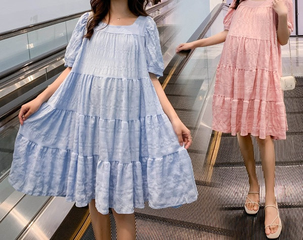 Moderna sieviešu piegriezuma kleita grūtniecēm