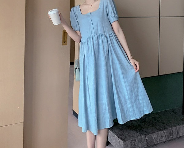 Ženska haljina s četvrtastim izrezom za trudnice