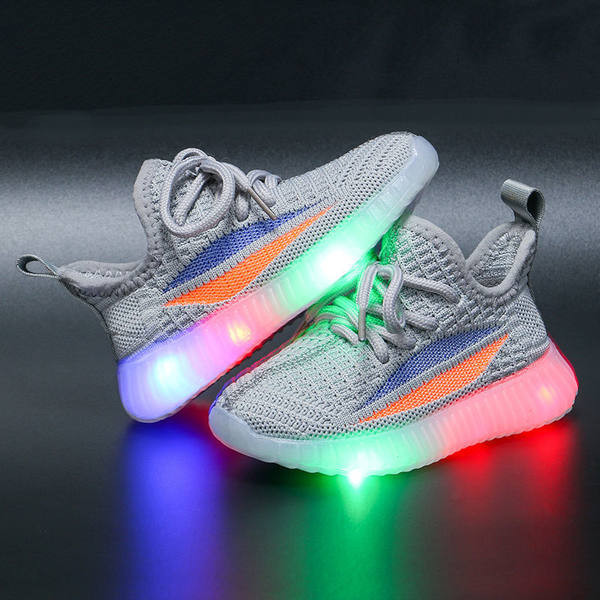 Novi model tekstilnih dječjih tenisica sa svjetlećim đonom