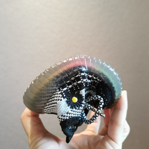 Aktuālās bērnu kedas ar izšuvumiem un šņorēm - vairāki modeļi