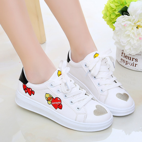 Novi model dječjih tenisica za djevojčice sa 3D aplikacijama