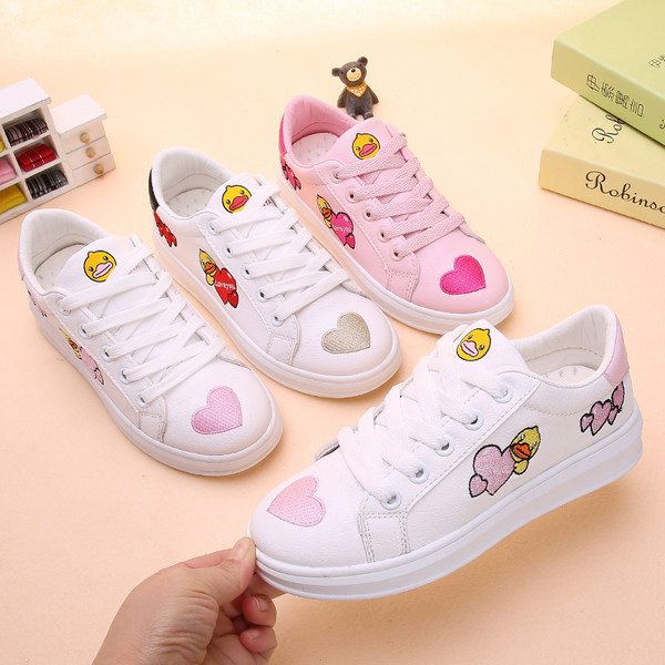 Novi model dječjih tenisica za djevojčice sa 3D aplikacijama