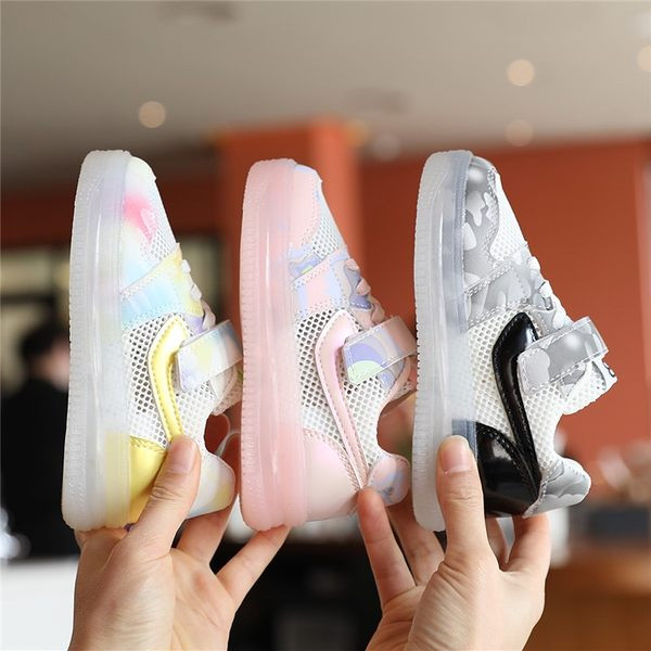 Novi model ljetnih tenisica od eko kože i mrežaste tkanine