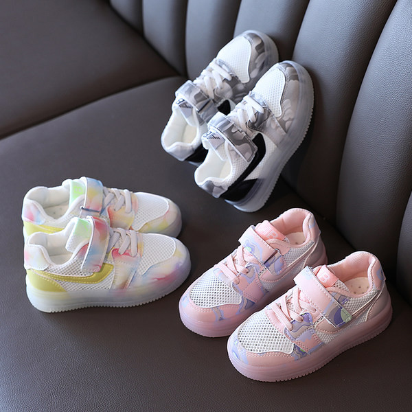 Novi model ljetnih tenisica od eko kože i mrežaste tkanine