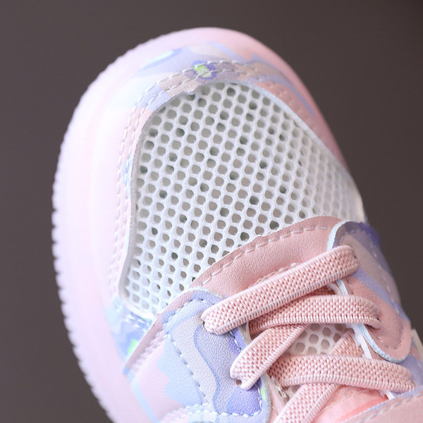 Novi model ljetnih tenisica od eko kože i mrežaste tkanine