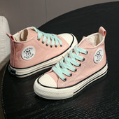 Jauns bērnu kedu modelis ar šņorēm un aplikāciju četrās krāsās