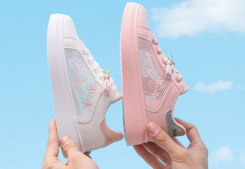 Novi model prozračnih dječjih tenisica od eko kože s mrežicom i resicama