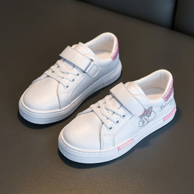 Novi model dječjih tenisica sa sjajnim efektom i naljepnicom