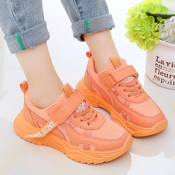 Novi model prozračnih tenisica za djevojčice s naljepnicama