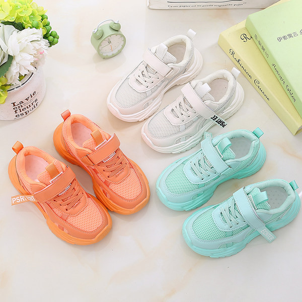 Novi model prozračnih tenisica za djevojčice s naljepnicama