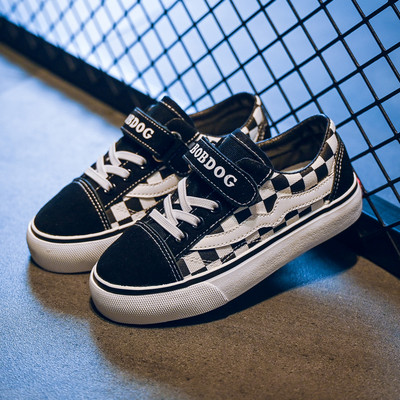 Novi model dječjih patika sa natpisom i vezicama