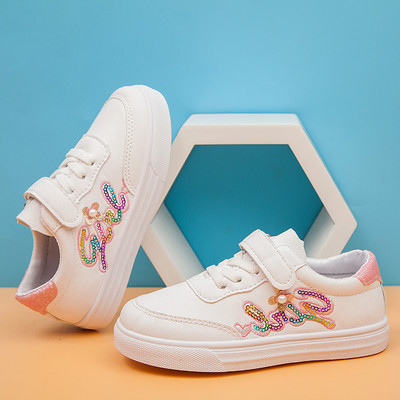 Jauns bērnu kedu modelis no eko ādas ar izšūtu tauriņu