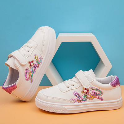 Jauns bērnu kedu modelis no eko ādas ar izšūtu tauriņu