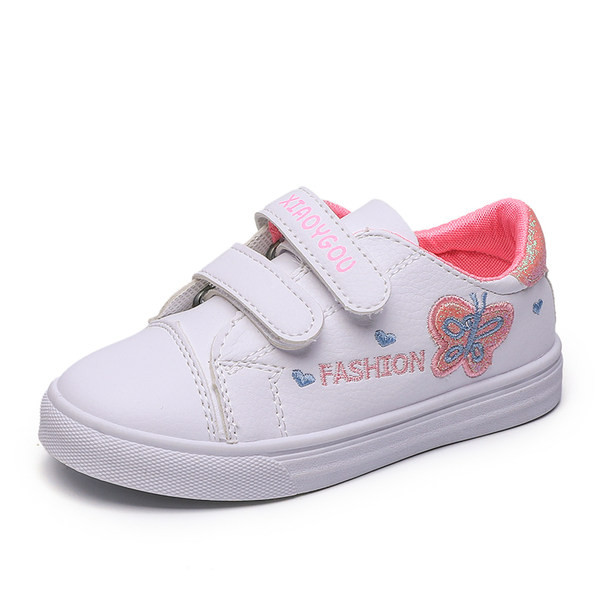 Jauns bērnu kedu modelis no eko ādas ar izšūtu tauriņu