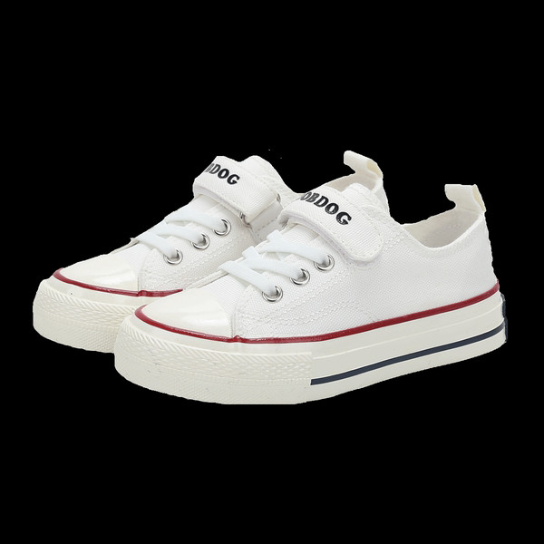 Novi model dječjih tenisica sa natpisima i linkovima