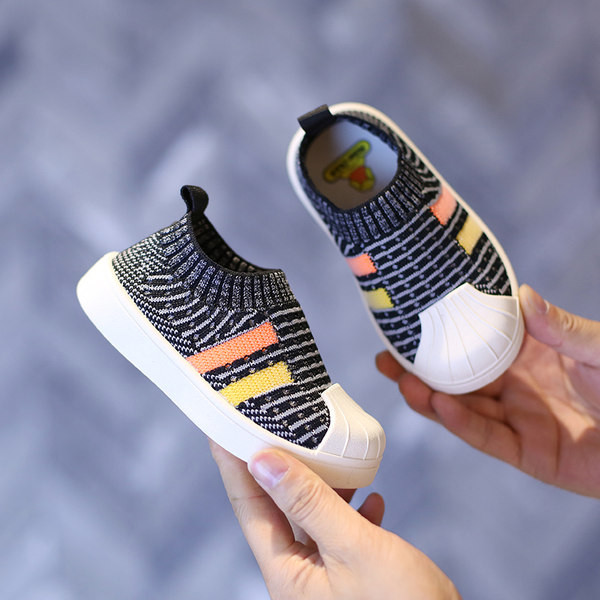 Dječje tenisice s elastičnim i ravnim potplatom