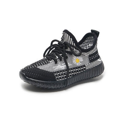 Novi model ljetnih tenisica sa izvezenom tratinčicom