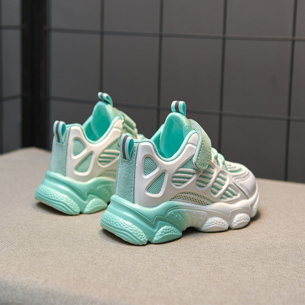 Moderne dječje tenisice na vezice i čičak