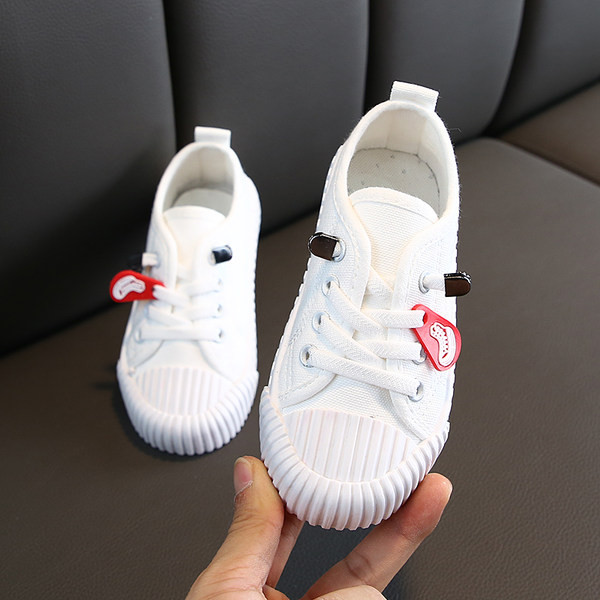 Paprasti sportbačiai su kaklaraiščiais mergaitėms ir berniukams