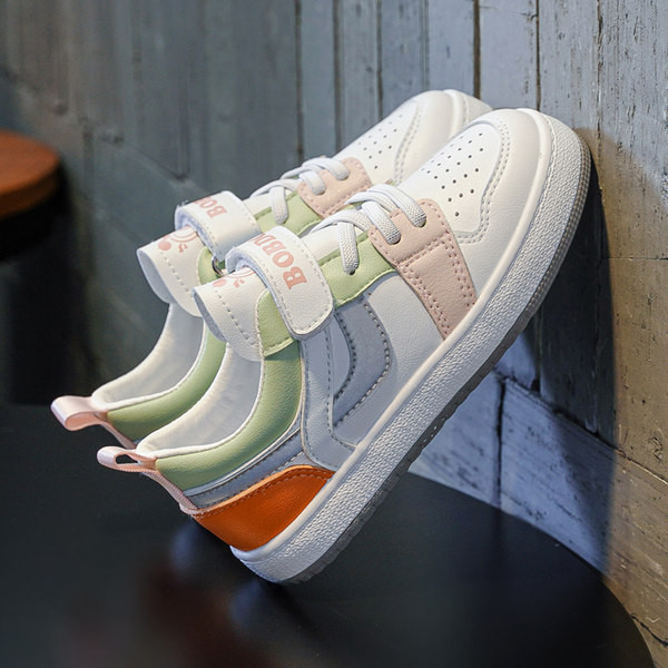 Dječje tenisice za djevojčice sa natpisima i naljepnicama