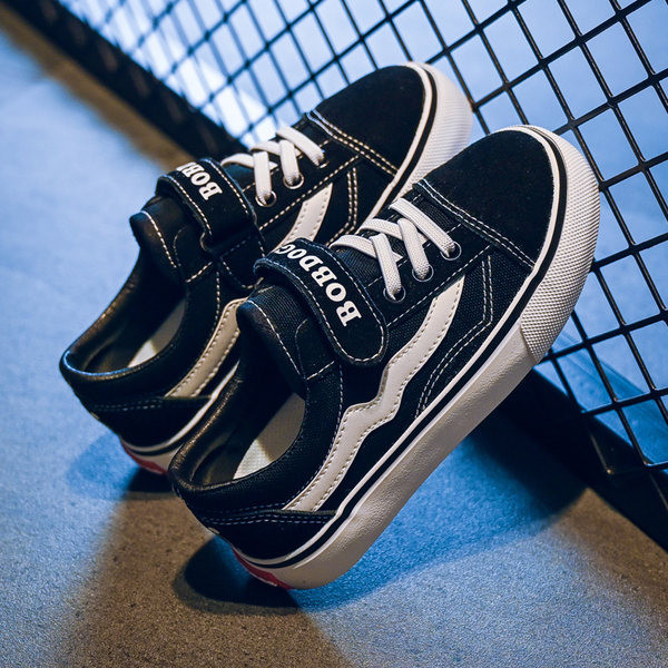 Dječje tenisice s vezicama u crnoj boji