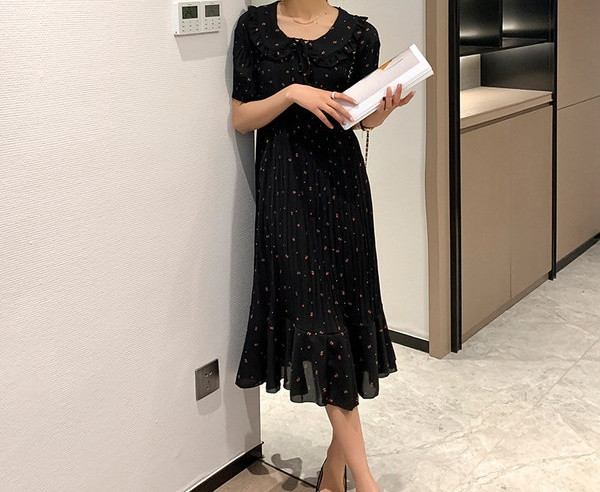 Sieviešu aktuālās kleitas garais modelis grūtniecēm