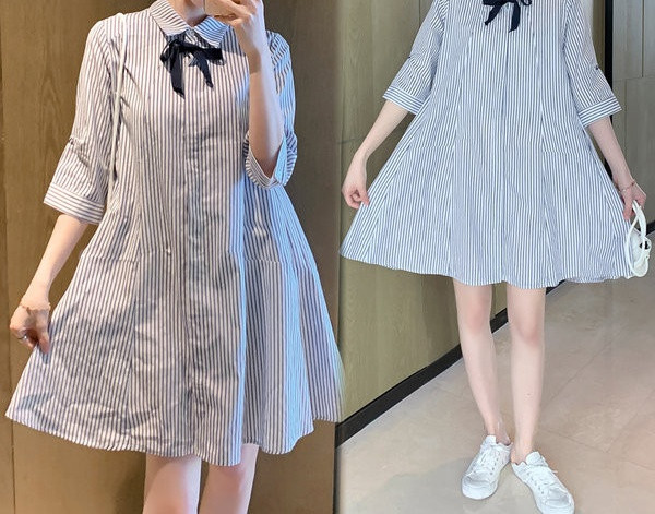 Moderna prugasta haljina za trudnice