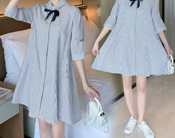 Moderna prugasta haljina za trudnice